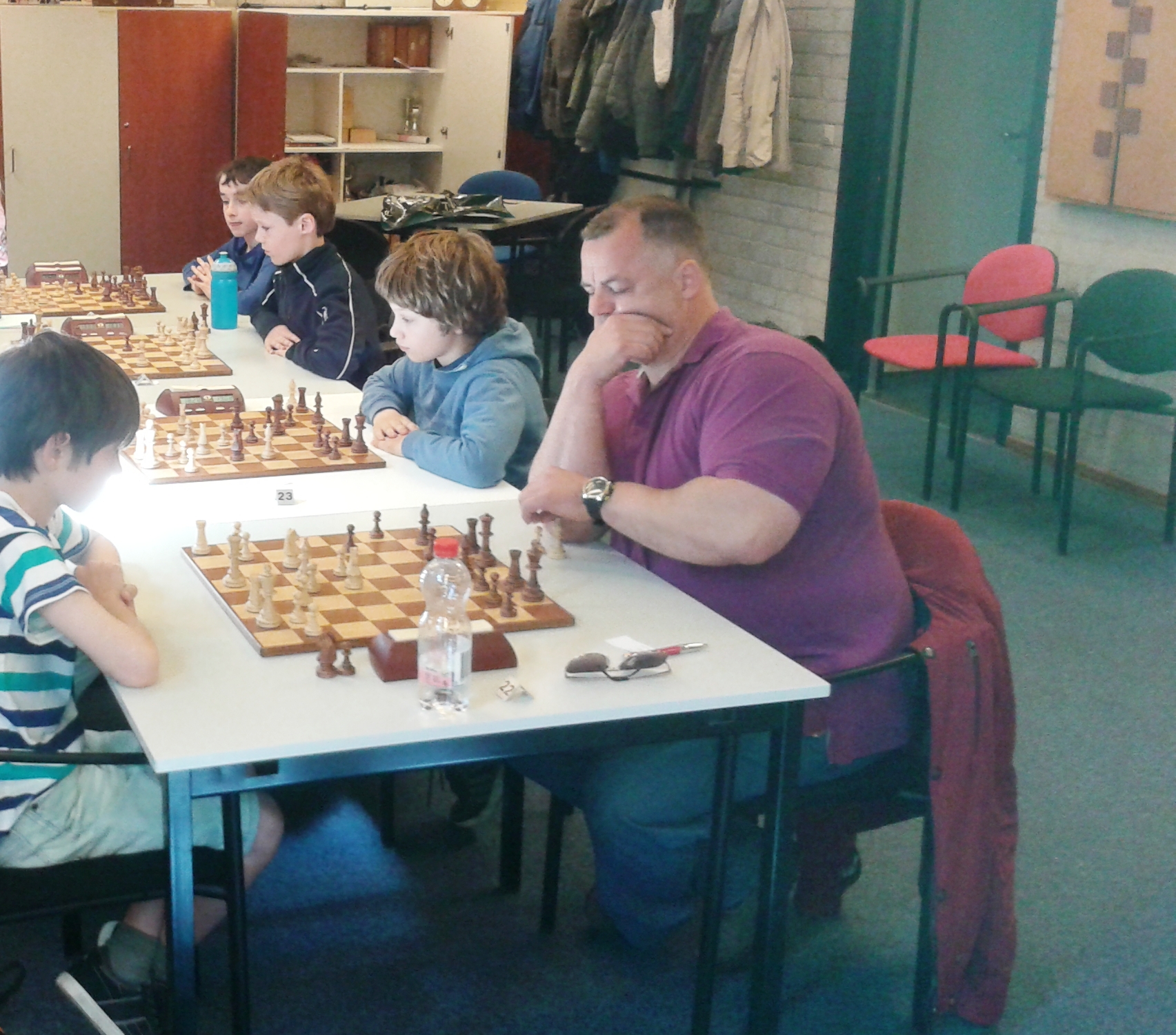 Jonge schakers op het Wim Vriend toernooi van schaakclub Philiodor.