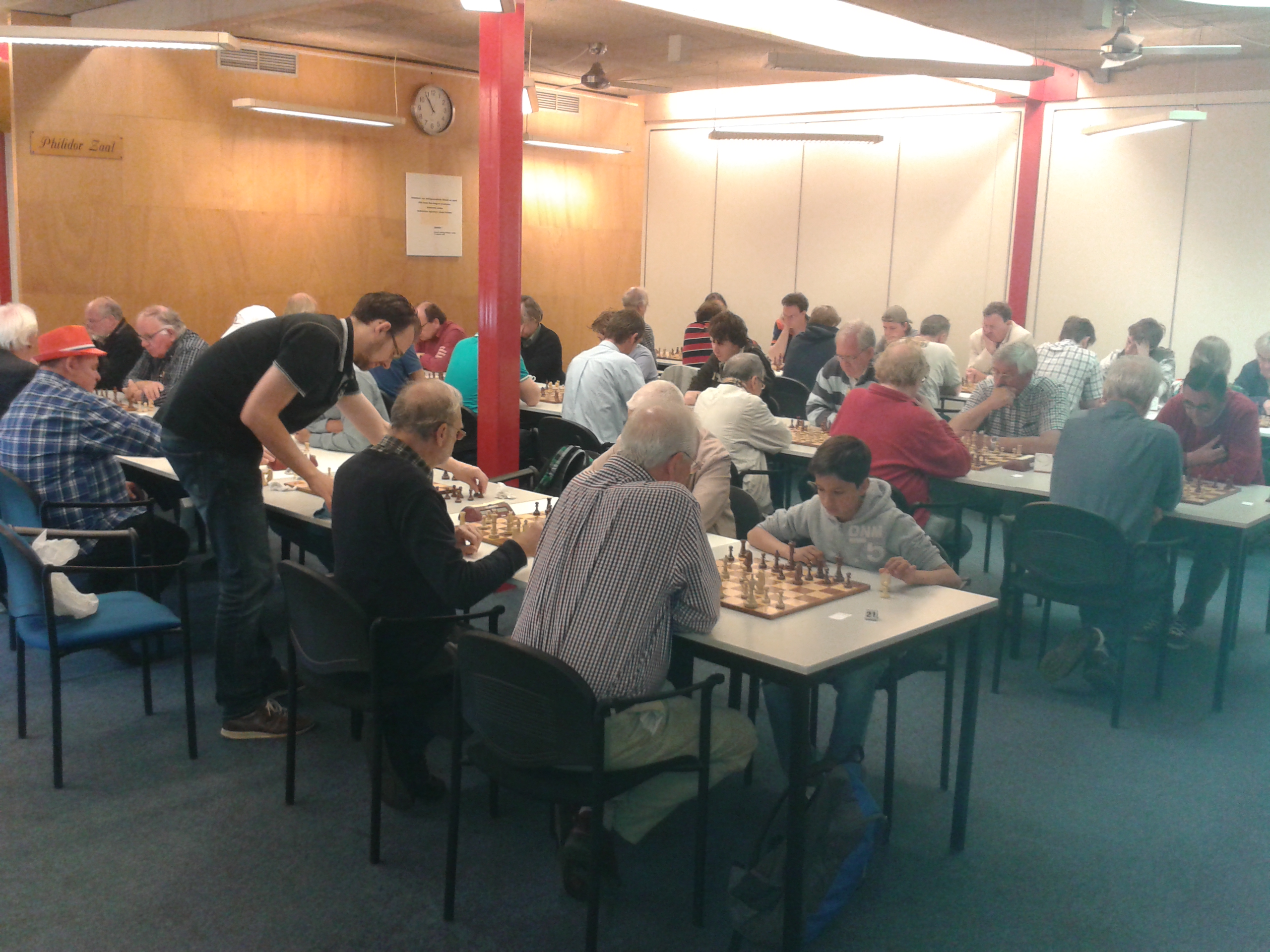 Foto van Schakers op het Wim Vriend Memorial toernooi 2014 van schaakclub Philidor uit Leiden.