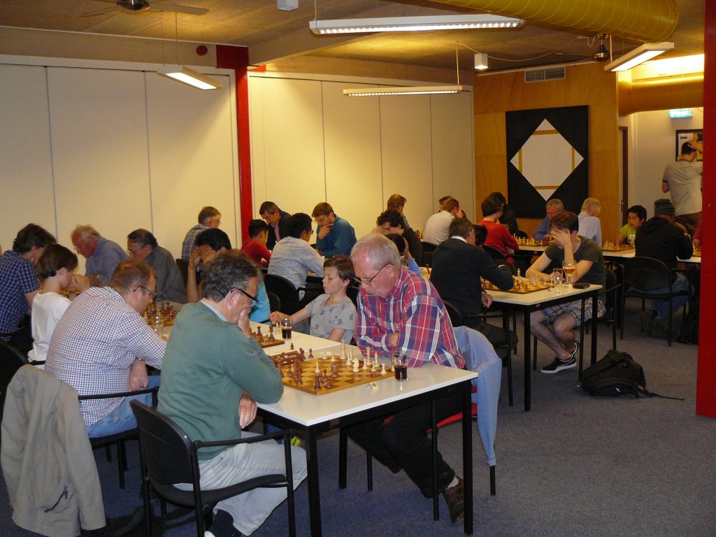 Het Wim Vriend Toernooi van L.S.C. Philidor was in 2017 met 48 schakers goed bezet.