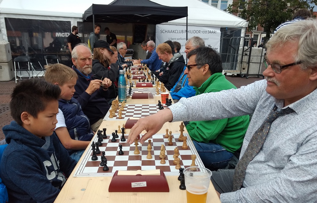 Bert van der Marel aan het snel schaken op 15 juni 2019