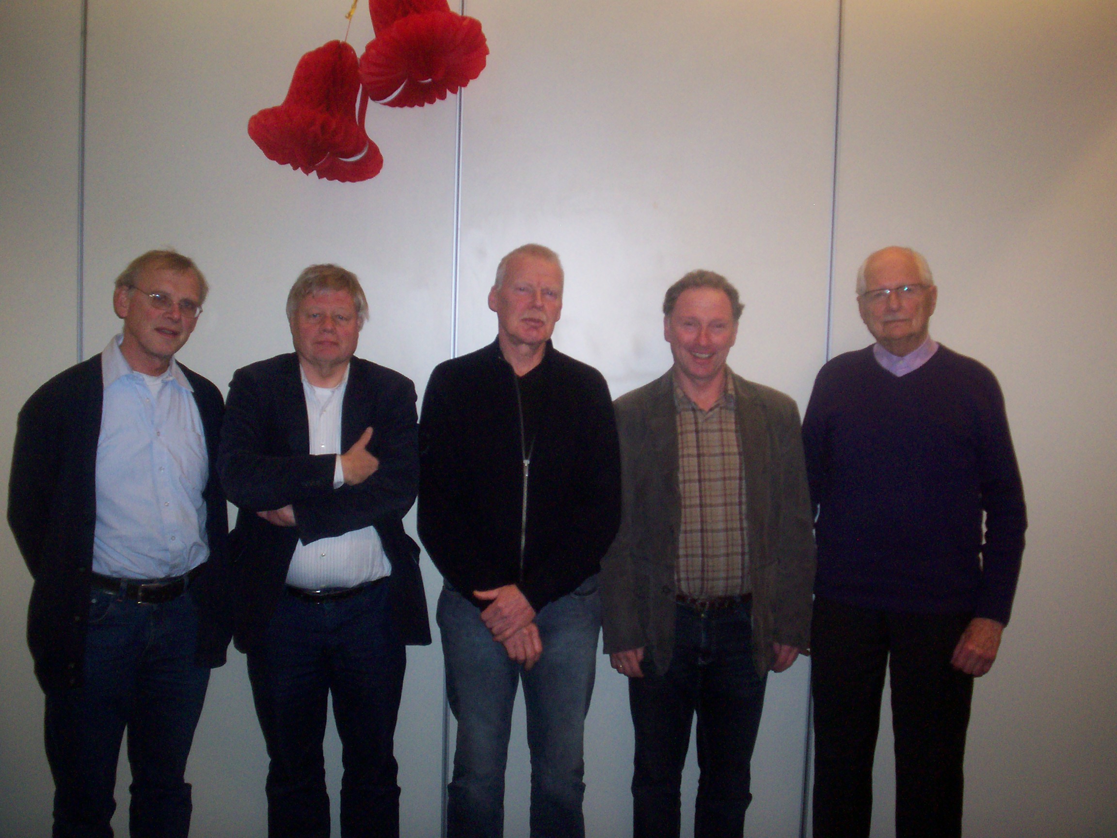 Jan van Beek als teamlid van Philidor 6, staand uiterst rechts.