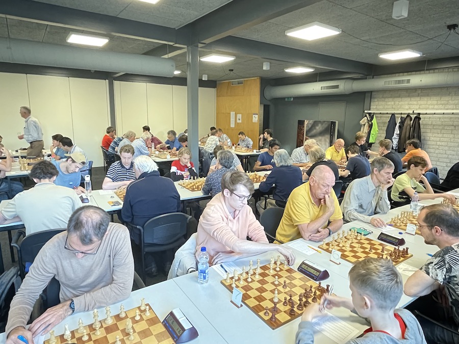 voor wat zou worden de eerste avond van het Persoonlijk Kampioenschap van de Leidse schaakbond, georganiseerd door L.S.C. Philidor.